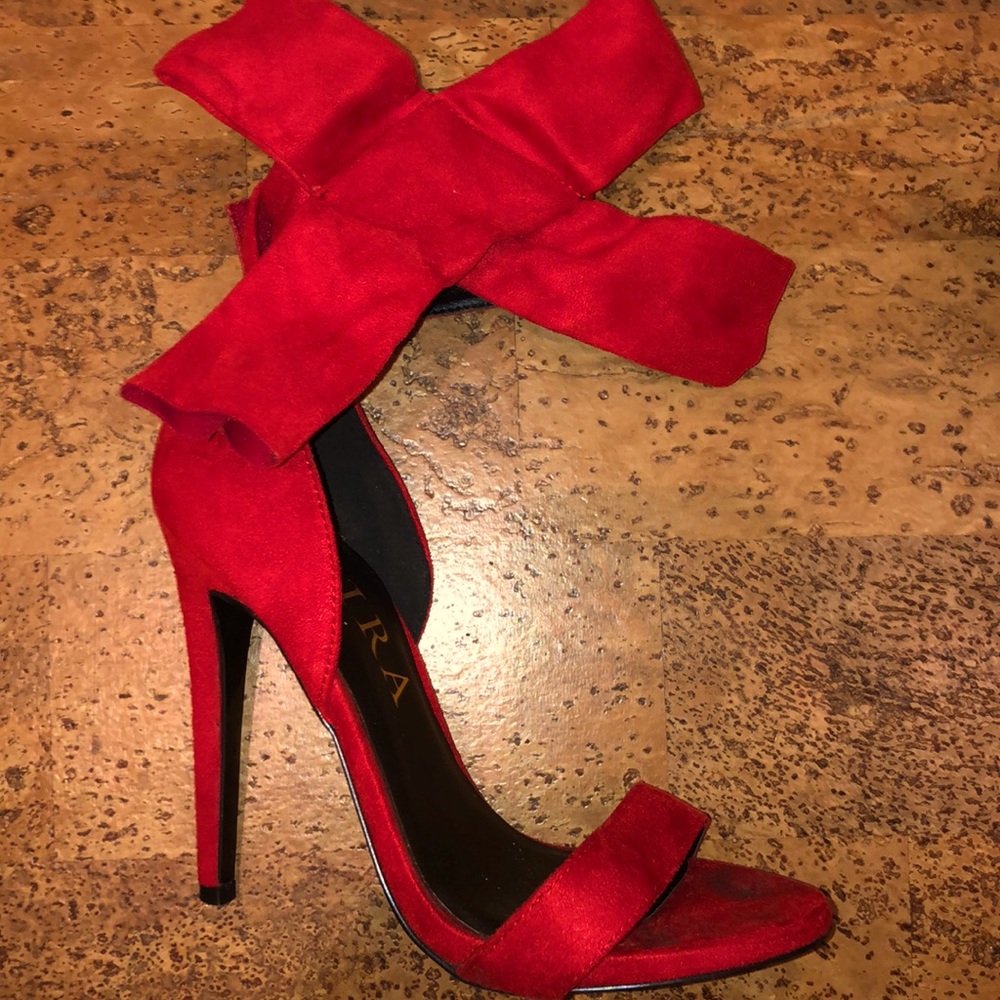 Red Akira bow stilettos!